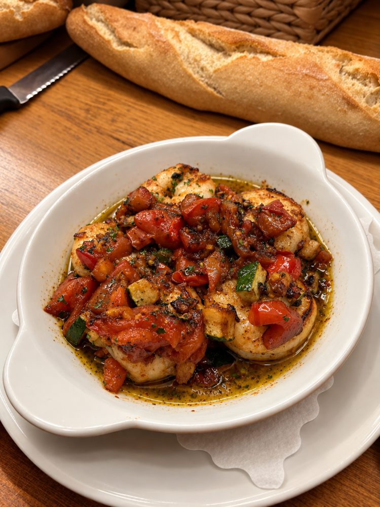 Garnelen in Tomatensugo mit frischem Baguette